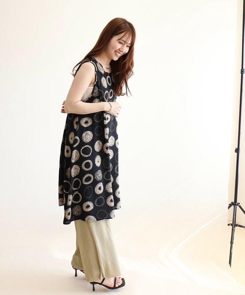 アートリングプリントノースリーブワンピース