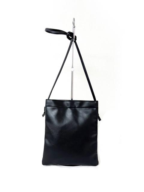 003189100 / ナチュラル合皮　合皮　あおりショルダーバッグL　全4カラー　ｸﾛ