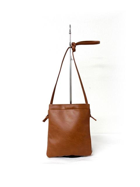 003189200 / ナチュラル合皮　合皮　あおりショルダーバッグM　全4カラー　ﾁｬ