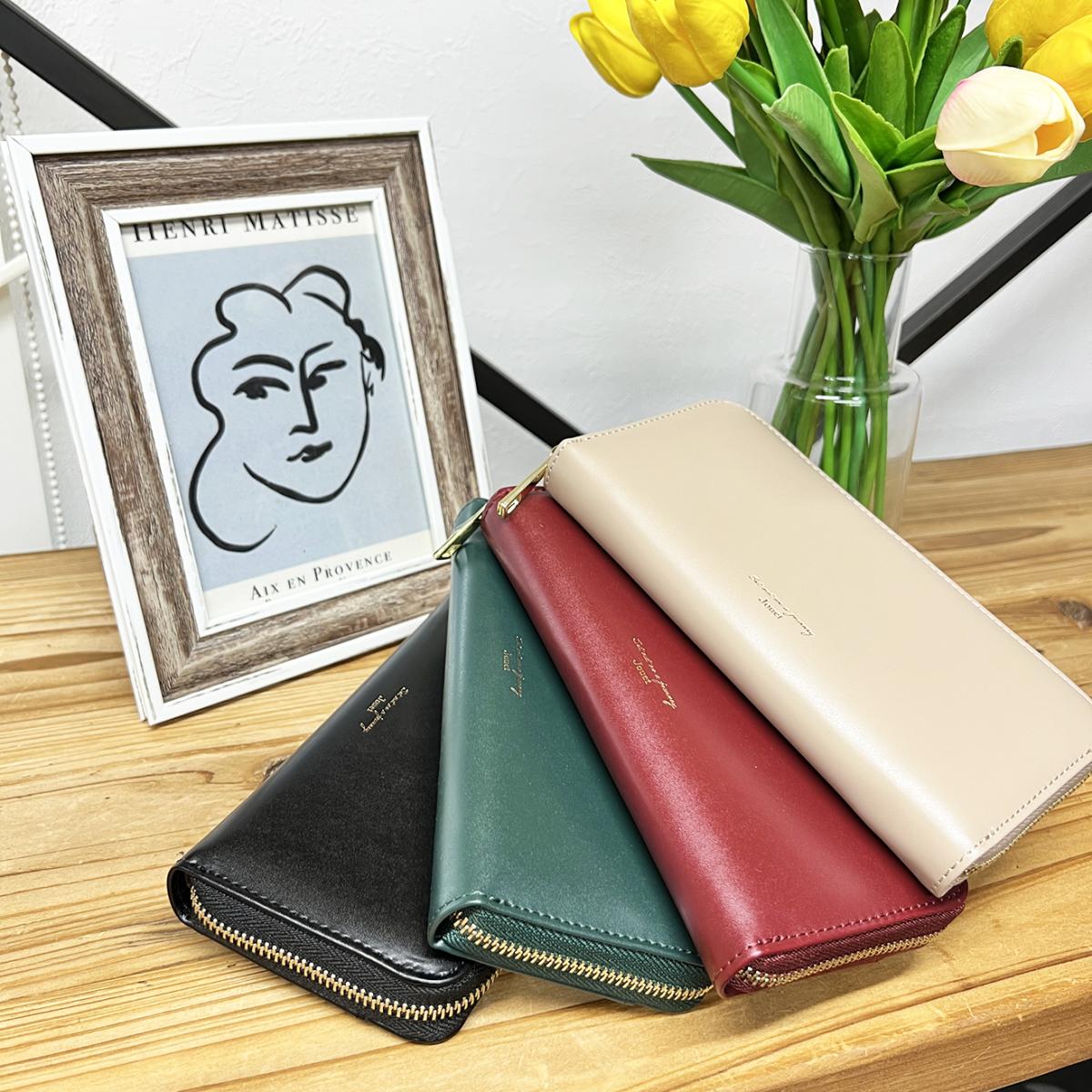 J7143 グロッシー長財布