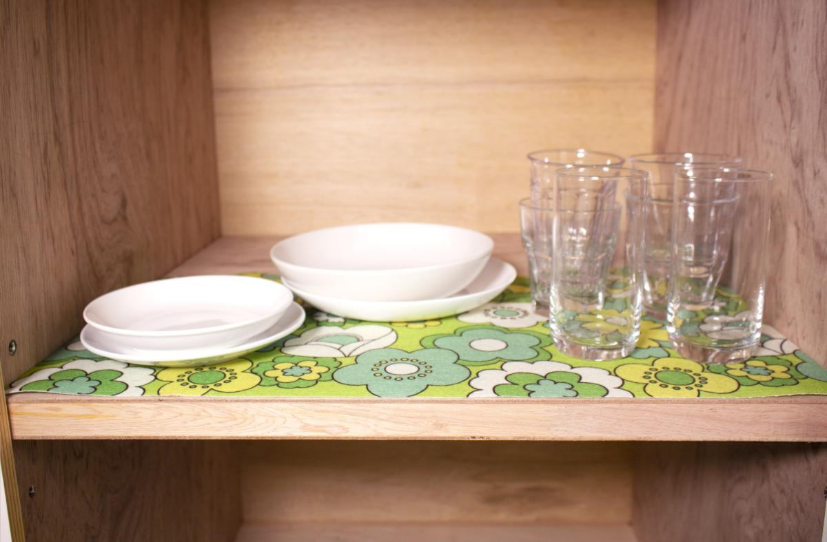 【昭和レトロ】　抗菌防臭食器棚シート　ルアンス