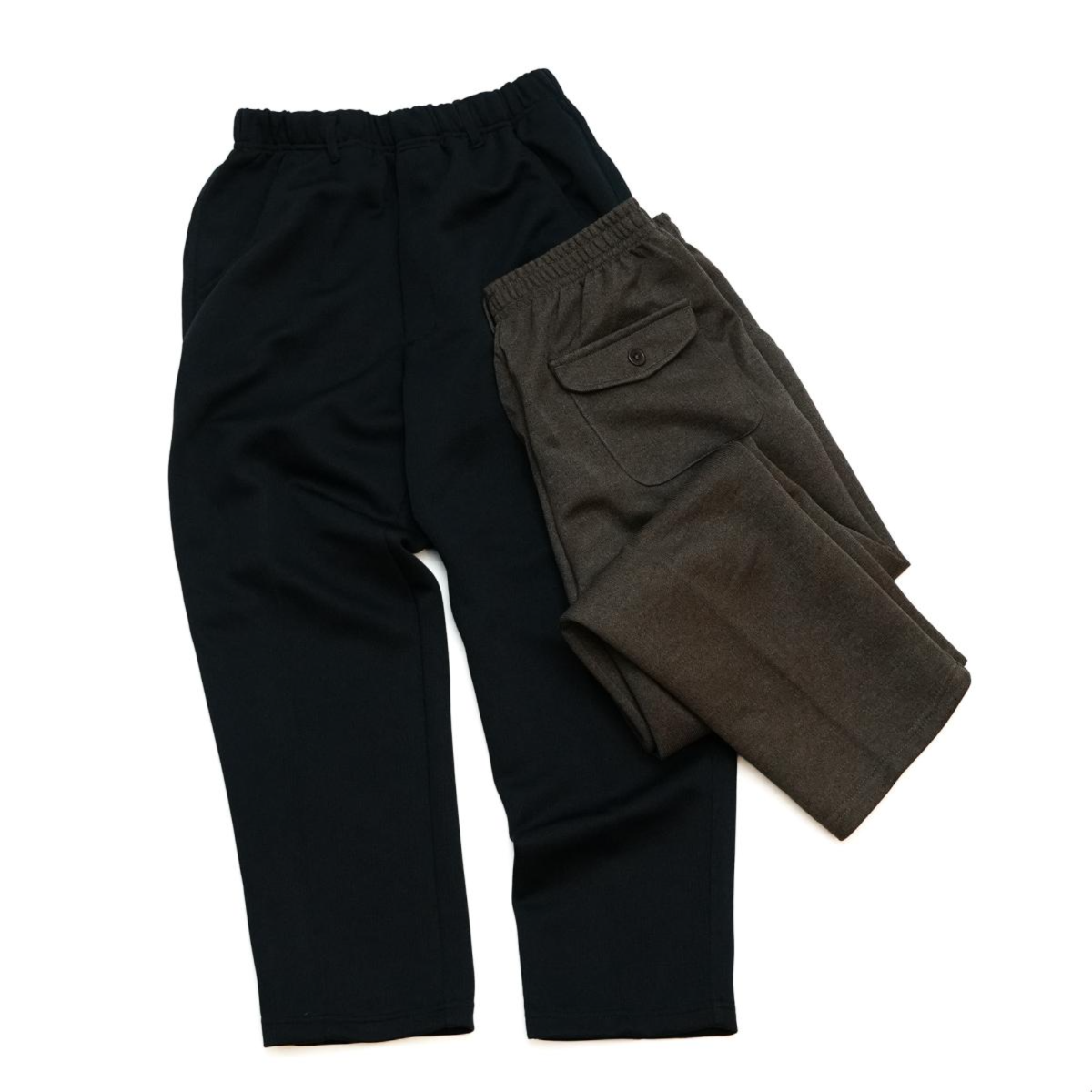 ビジカジ使用も可能なカチオンニットのストレートパンツ