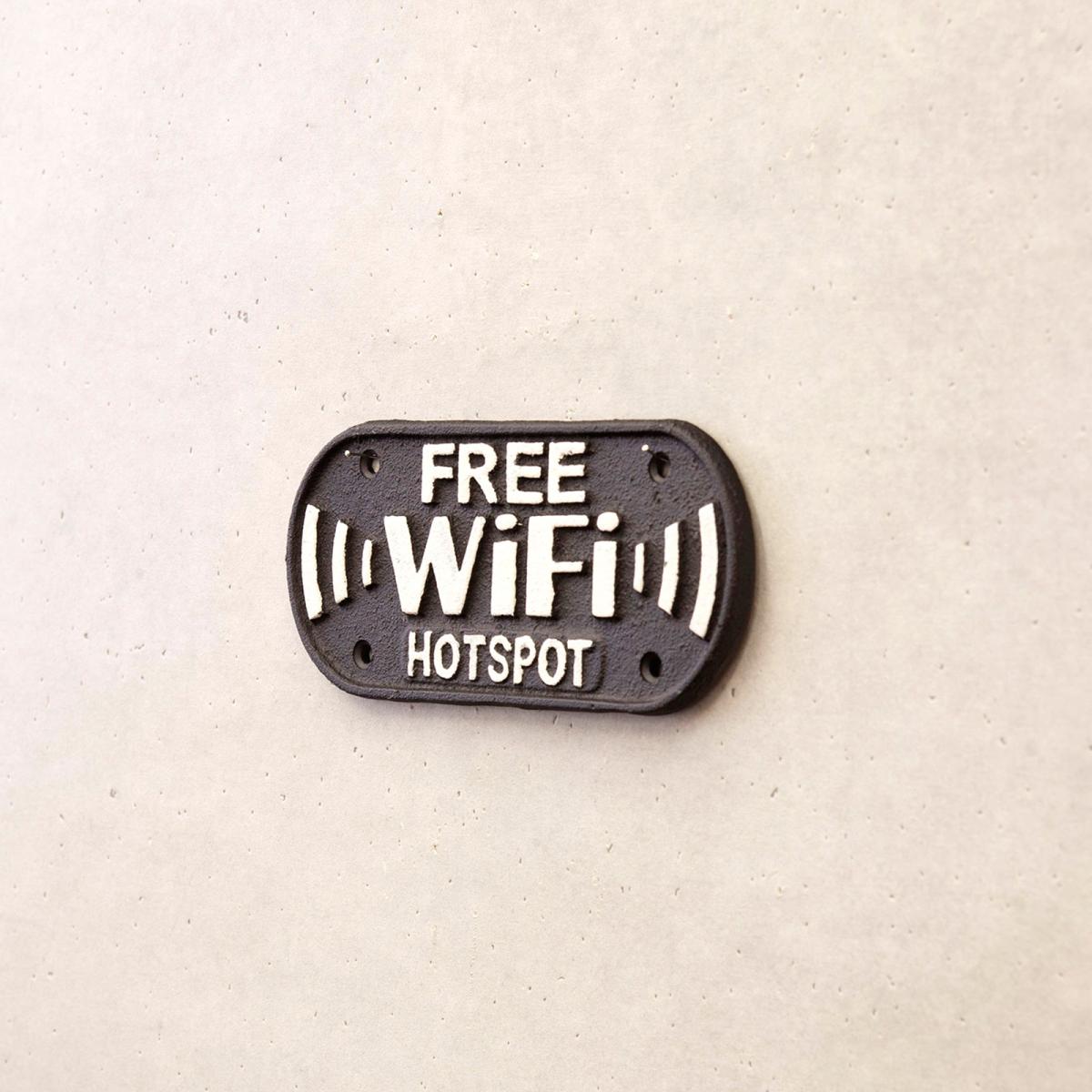 コベントアイアン［ウォールサイン WiFi HOT SPOT］