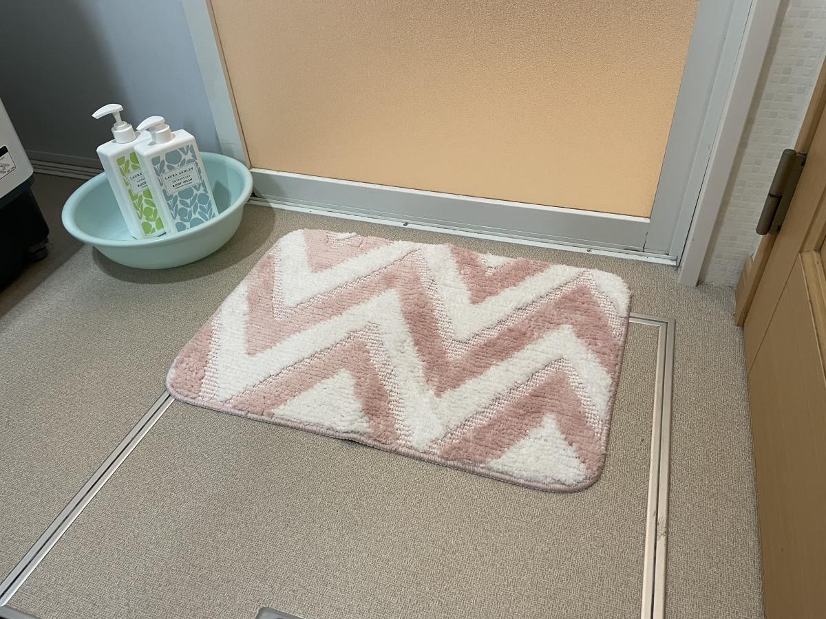 ふわっふわバスマット ライラ ４０ｘ６０ｃｍ ピンク