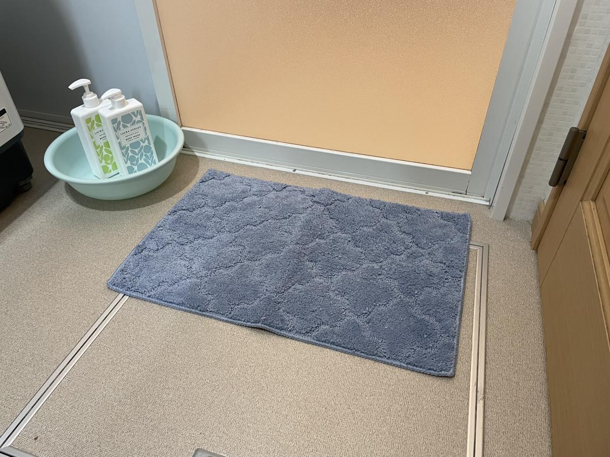ふわっふわバスマット ハウディ ４０ｘ６０ｃｍ ブルーグレー
