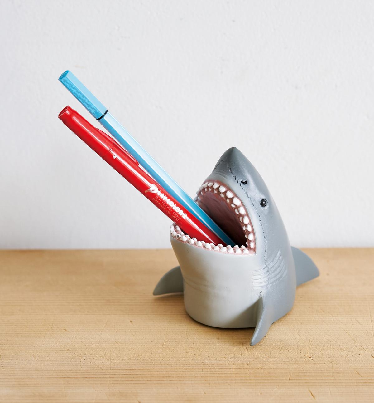 ペンスタンド ホオジロザメ アマガエル カメレオン