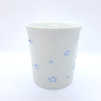 九谷焼マグカップ／花ちらしブルー