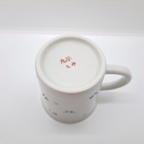 九谷焼マグカップ／花ちらしブルー