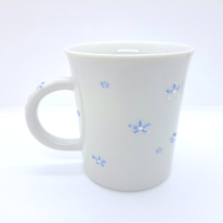 九谷焼マグカップ／花ちらしブルー