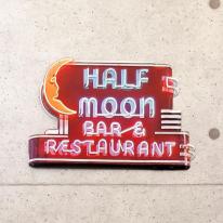 アンティークエンボスプレート [HALF MOON BAR & RESTAURANT]