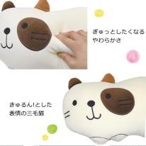 抱きしめたくなる柔らかさ♪　ねこのまくら