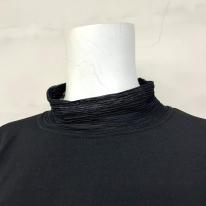 襟シアープリーツ　無地長袖Tシャツ