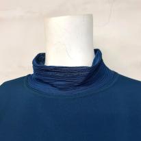 襟シアープリーツ　無地長袖Tシャツ