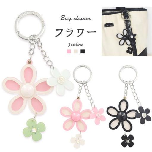 百貨店でも販売されていました♪　バッグチャーム♪フラワー